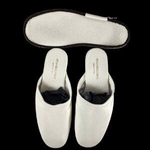 Armando Cabral White Men's Slippers With Carry Case